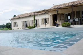 Villa climatisée avec piscine au cœur du massif d'Uchaux , calme absolu !